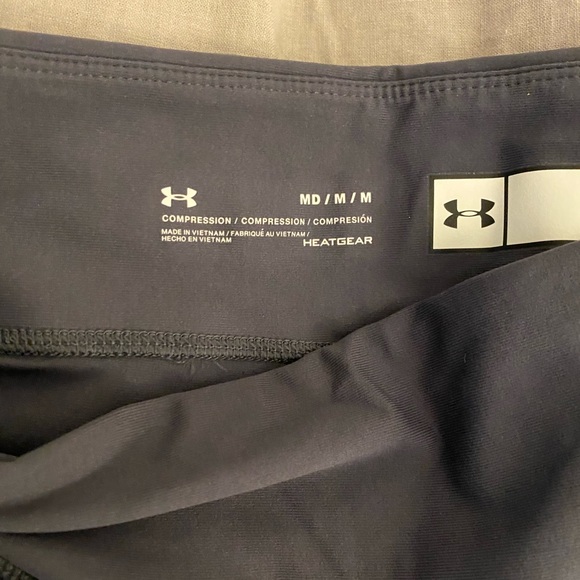 Under Armour Crop Leggings - Picture 3 of 4
